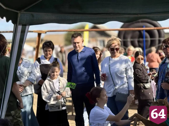 На саратовском фестивале угощали луковым вареньем и фирменной перловкой